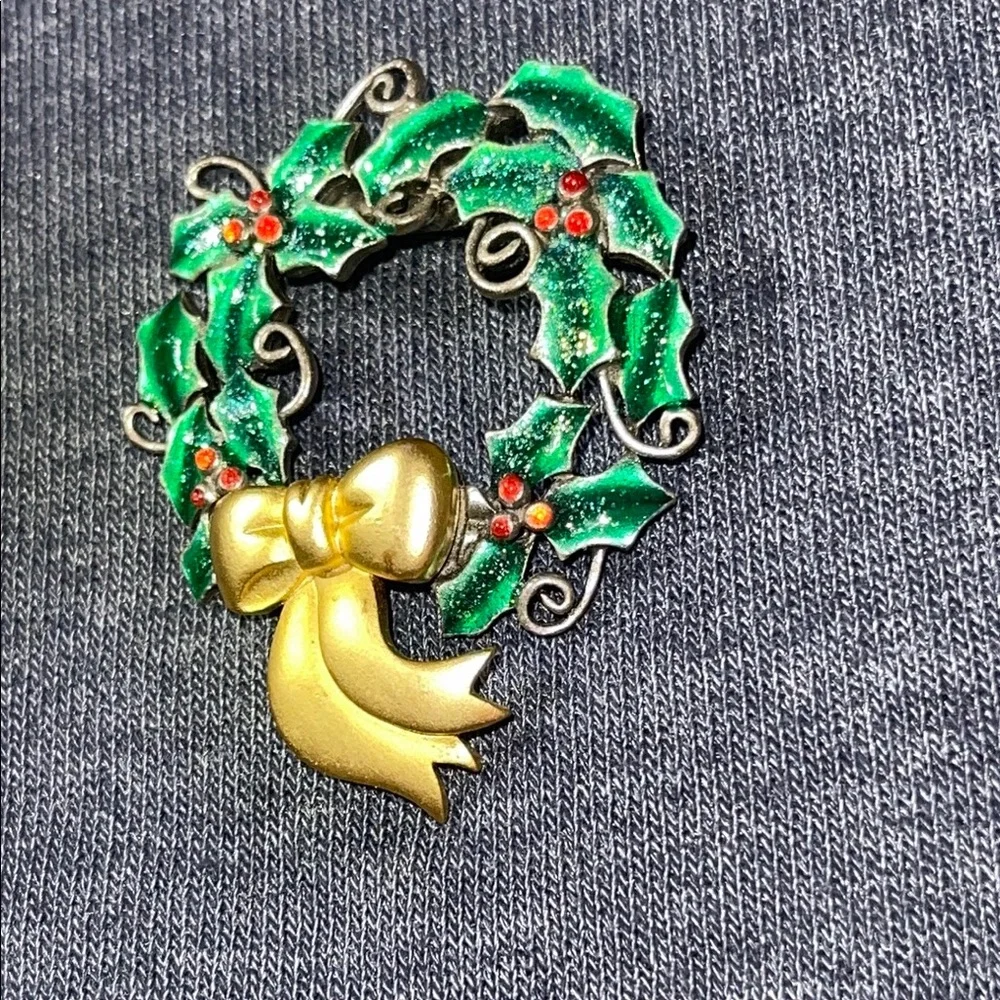Vintage AJMC Christmas Wreath Holiday Brooch Pin
